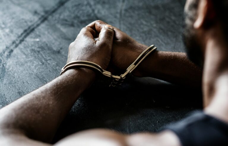 Razzia gegen Werbe-Betrüger mit Prominenten